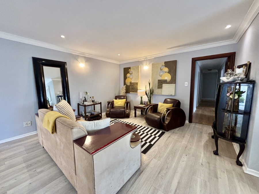 5 Bedroom Property for Sale in Vierlanden Western Cape